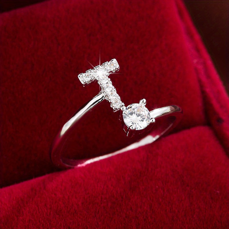 Bague initiale personnalisée en zircons scintillants
