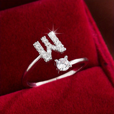 Bague initiale personnalisée en zircons scintillants