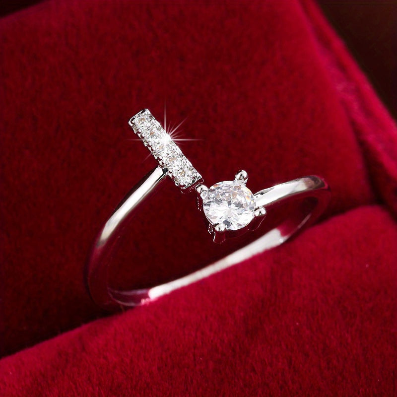Bague initiale personnalisée en zircons scintillants
