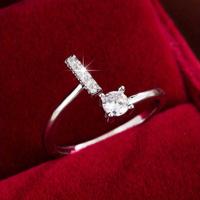 Bague initiale personnalisée en zircons scintillants
