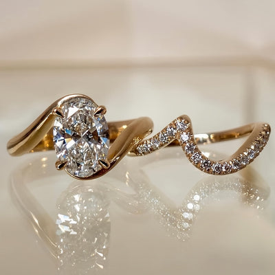 Bagues en or 18K (2) portées en harmonie