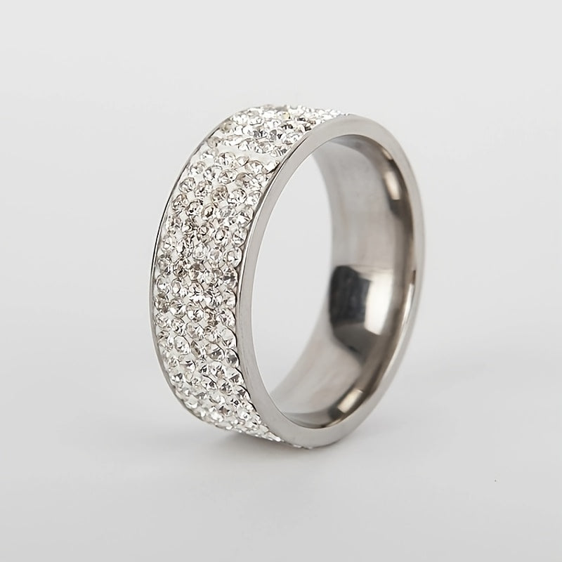 Bague en diamants indiscernables du vrai