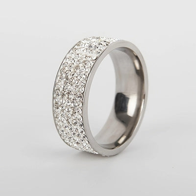 Bague en diamants indiscernables du vrai