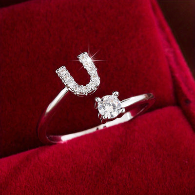 Bague initiale personnalisée en zircons scintillants