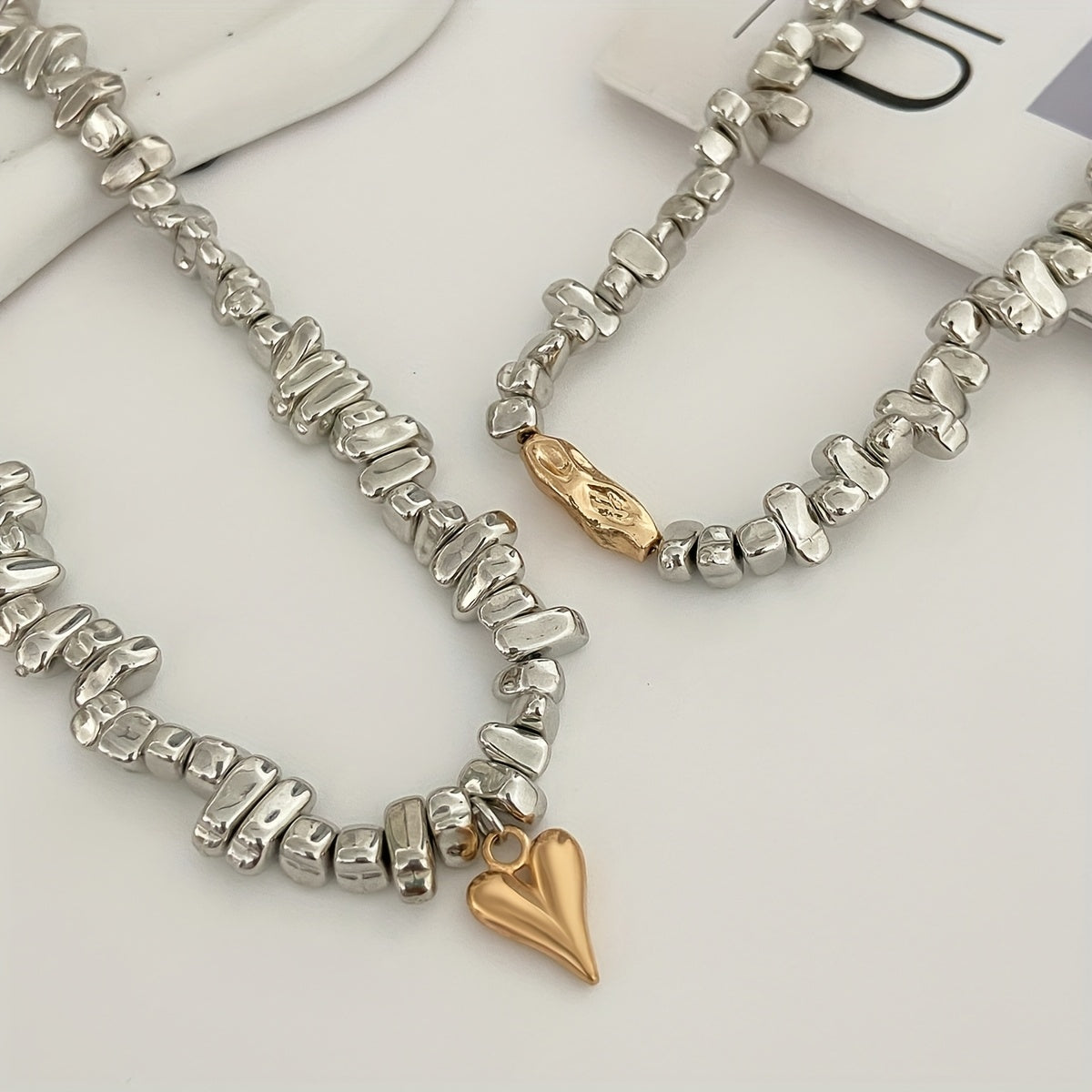 Parure de 2 colliers en pierres argentées avec accents en or 18K
