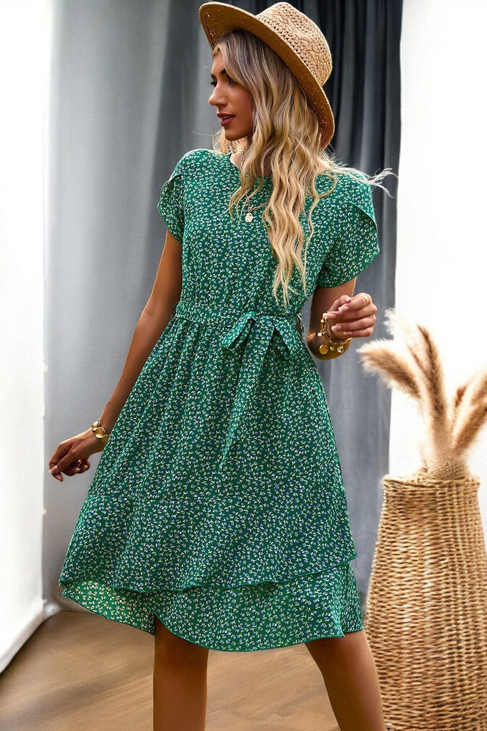 Éléanor - Mini robe avec ceinture et manches fleuries