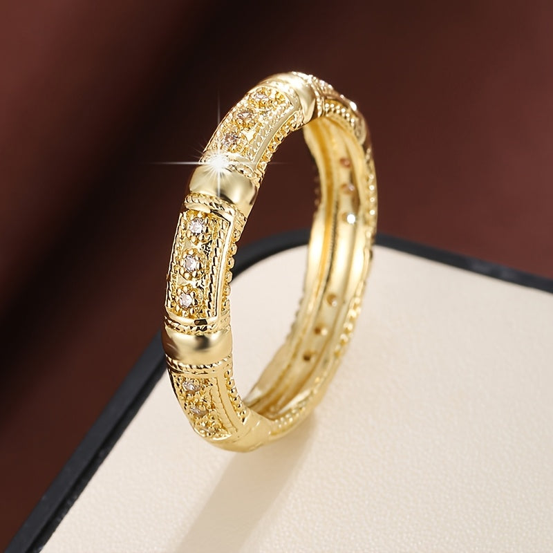 Bague design élégante entièrement sertie de pierres précieuses