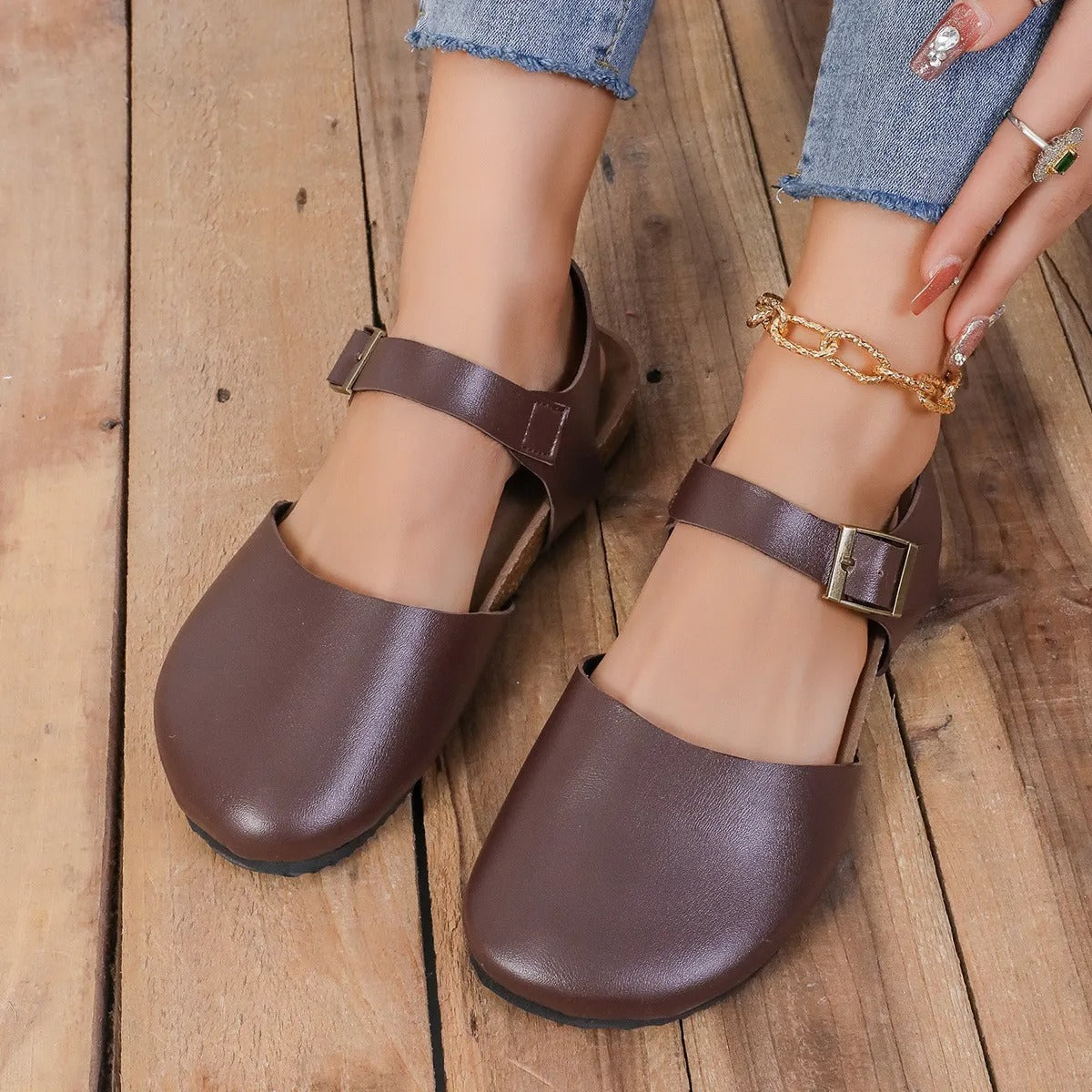 Sandales plates pour femmes, bout fermé avec boucle - Martina