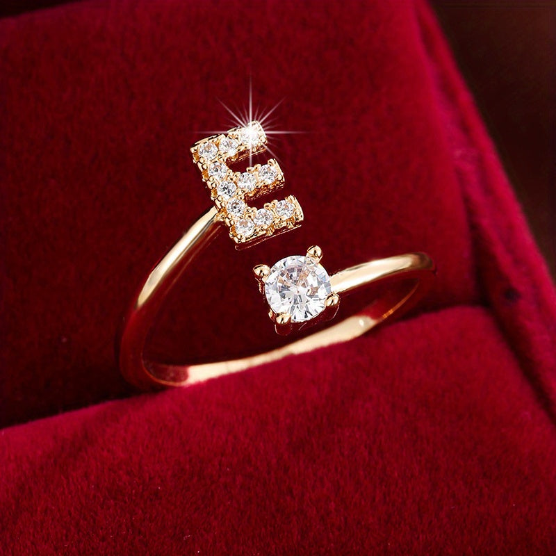 Bague initiale personnalisée en zircons scintillants