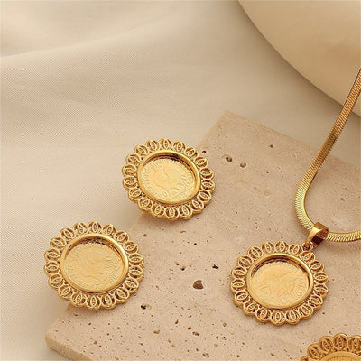 Ensemble élégant 3 pièces – Collier, bague et boucles d’oreilles motif médaille