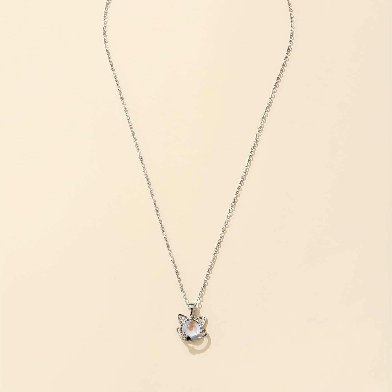 Collier pendentif chat en pierre de lune