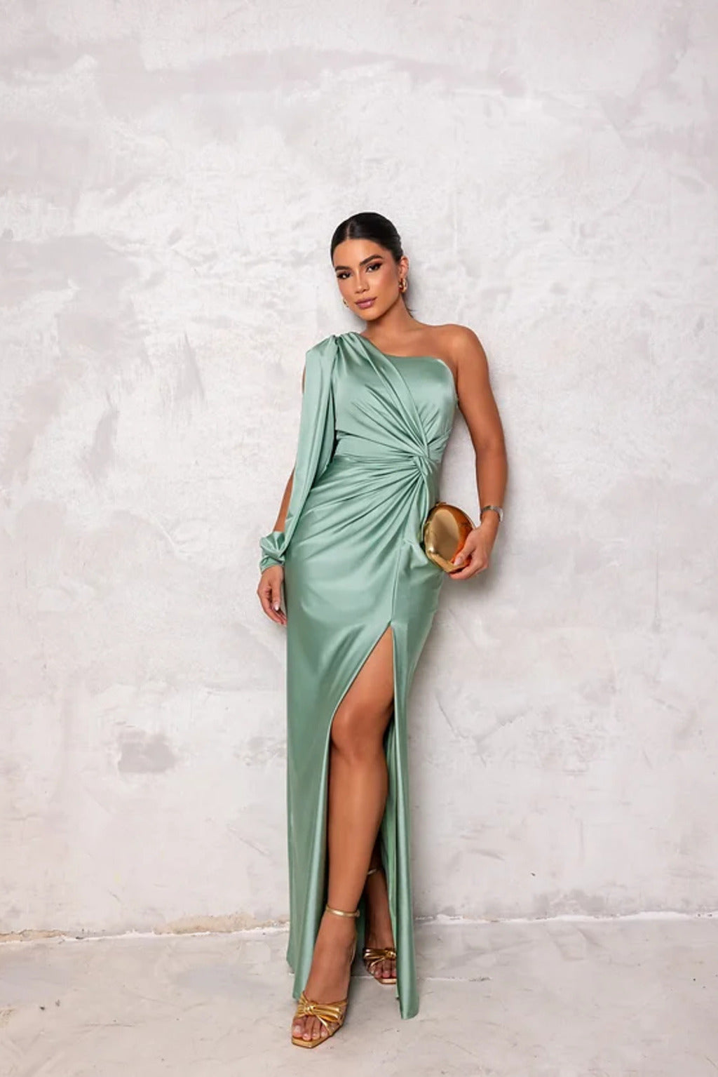 Élise - Robe en satin élégante à une épaule avec fente latérale