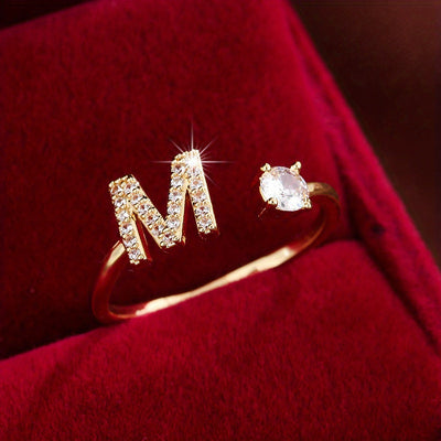 Bague initiale personnalisée en zircons scintillants