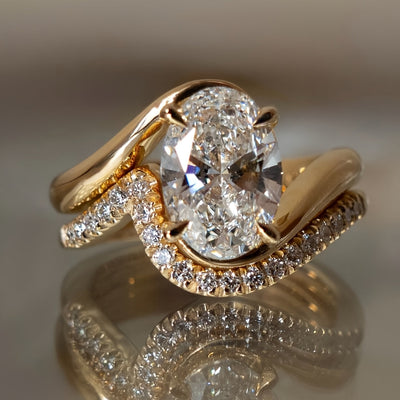 Bagues en or 18K (2) portées en harmonie