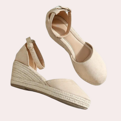 Sandales Compensées Chic et Confort pour une Allure Élancée