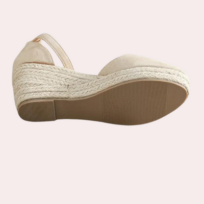 Sandales Compensées Chic et Confort pour une Allure Élancée