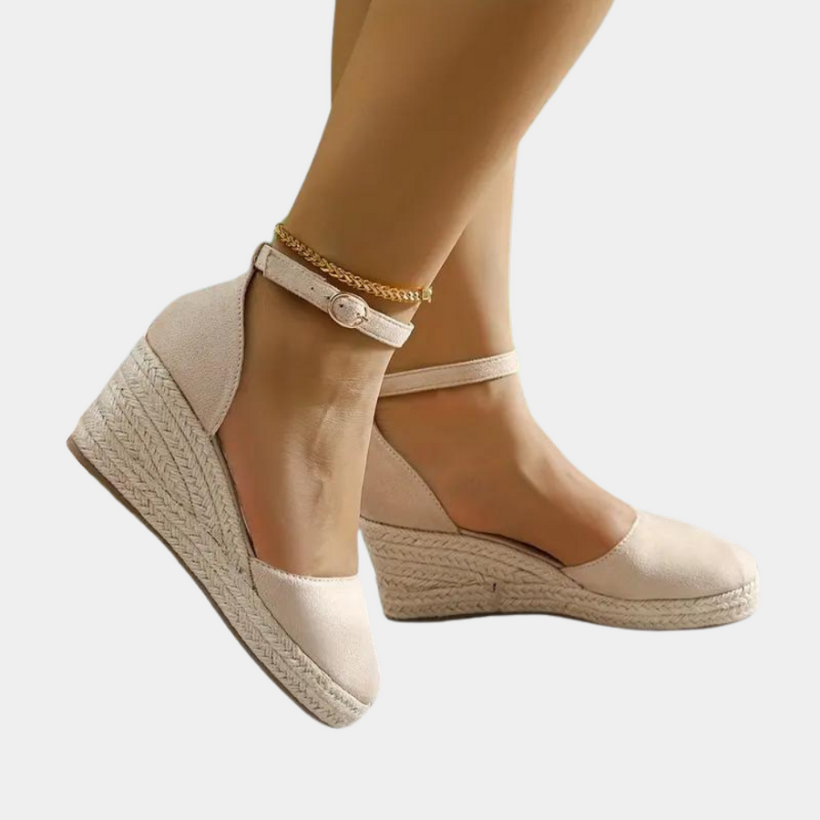 Sandales Compensées Chic et Confort pour une Allure Élancée