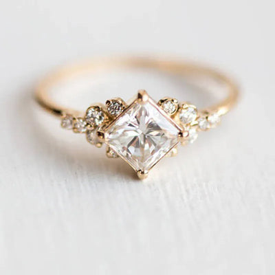 Élise – Bague élégante Reine Delysian