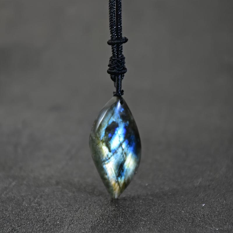 Collier pendentif en labradorite
