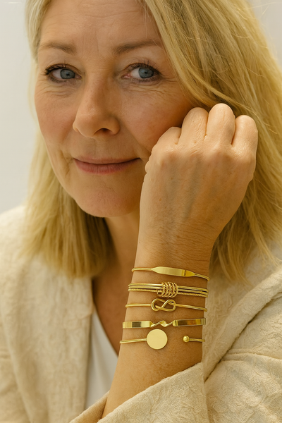 Clara™ | Ensemble de bracelets élégants avec détails de nœuds et finition dorée luxueuse