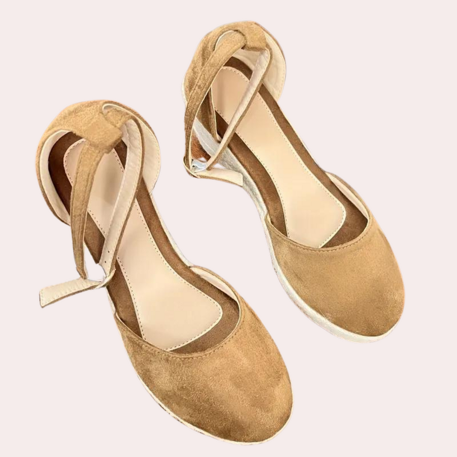 Sandales Compensées Chic et Confort pour une Allure Élancée