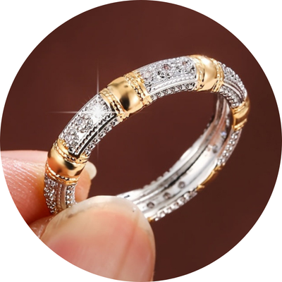 Bague design élégante entièrement sertie de pierres précieuses