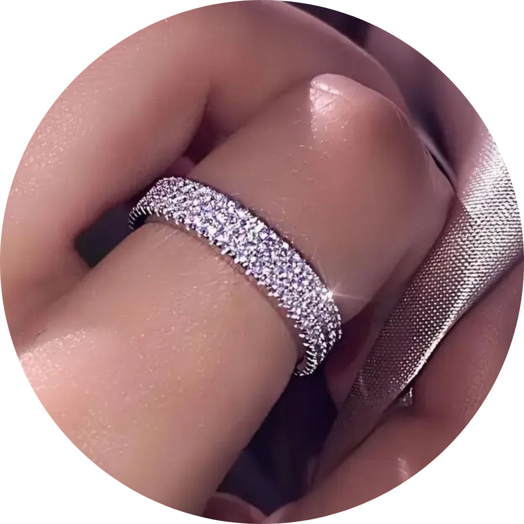 Bague en argent pur .925 avec de magnifiques diamants indiscernables du vrai