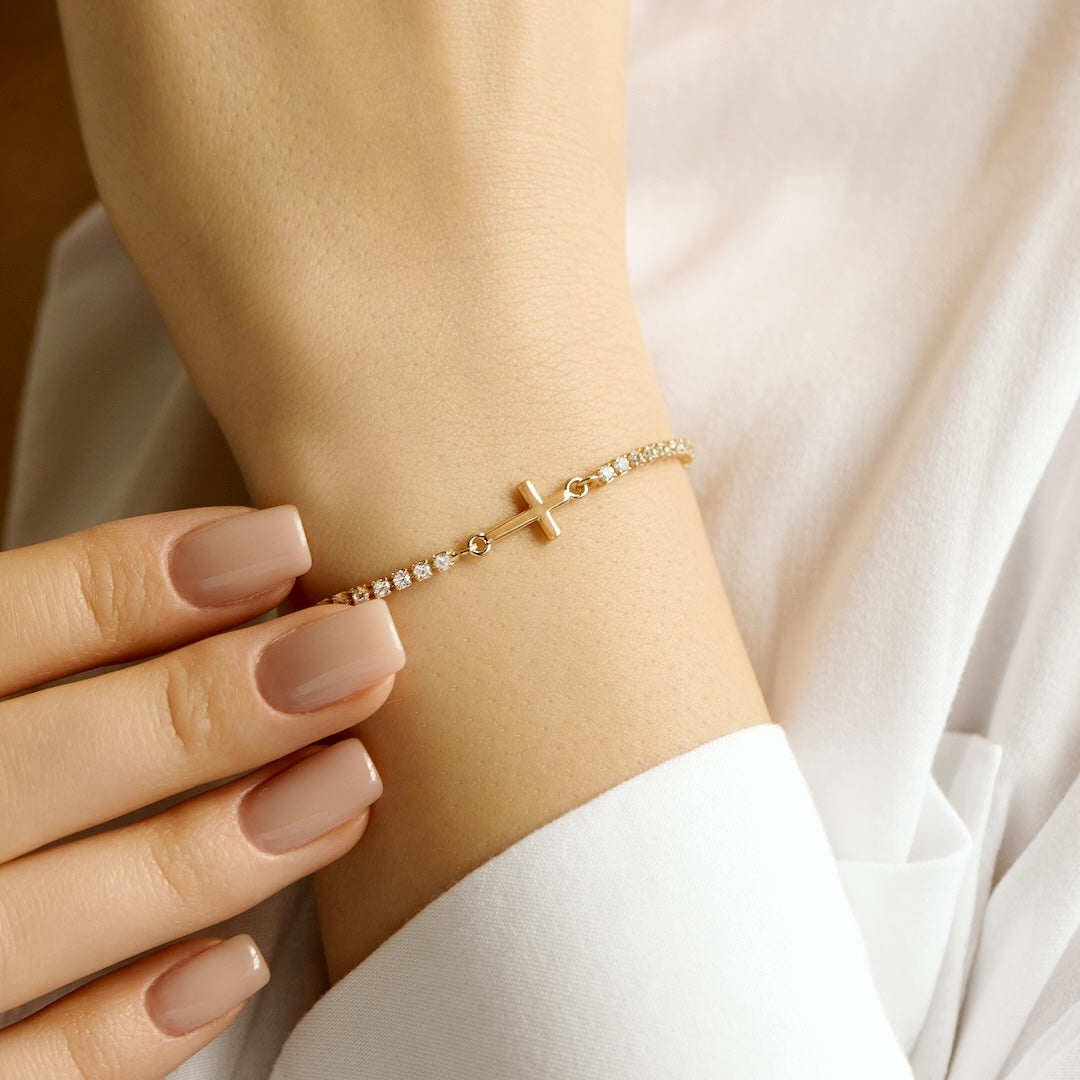Edmonton Essence™ | Stylish Cross Bracelet