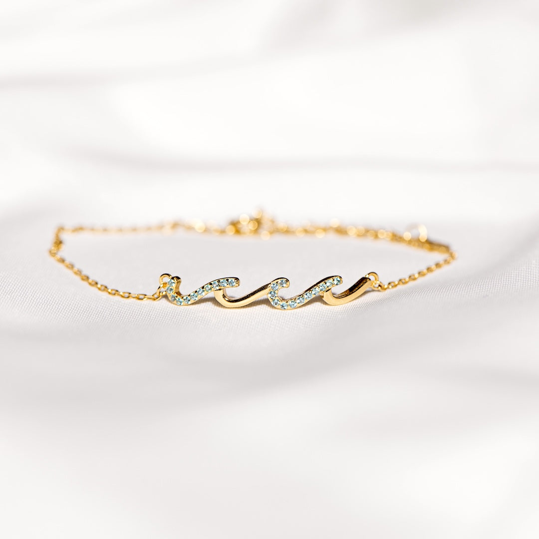 Edmonton Essence™ | Stylish Wave Bracelet