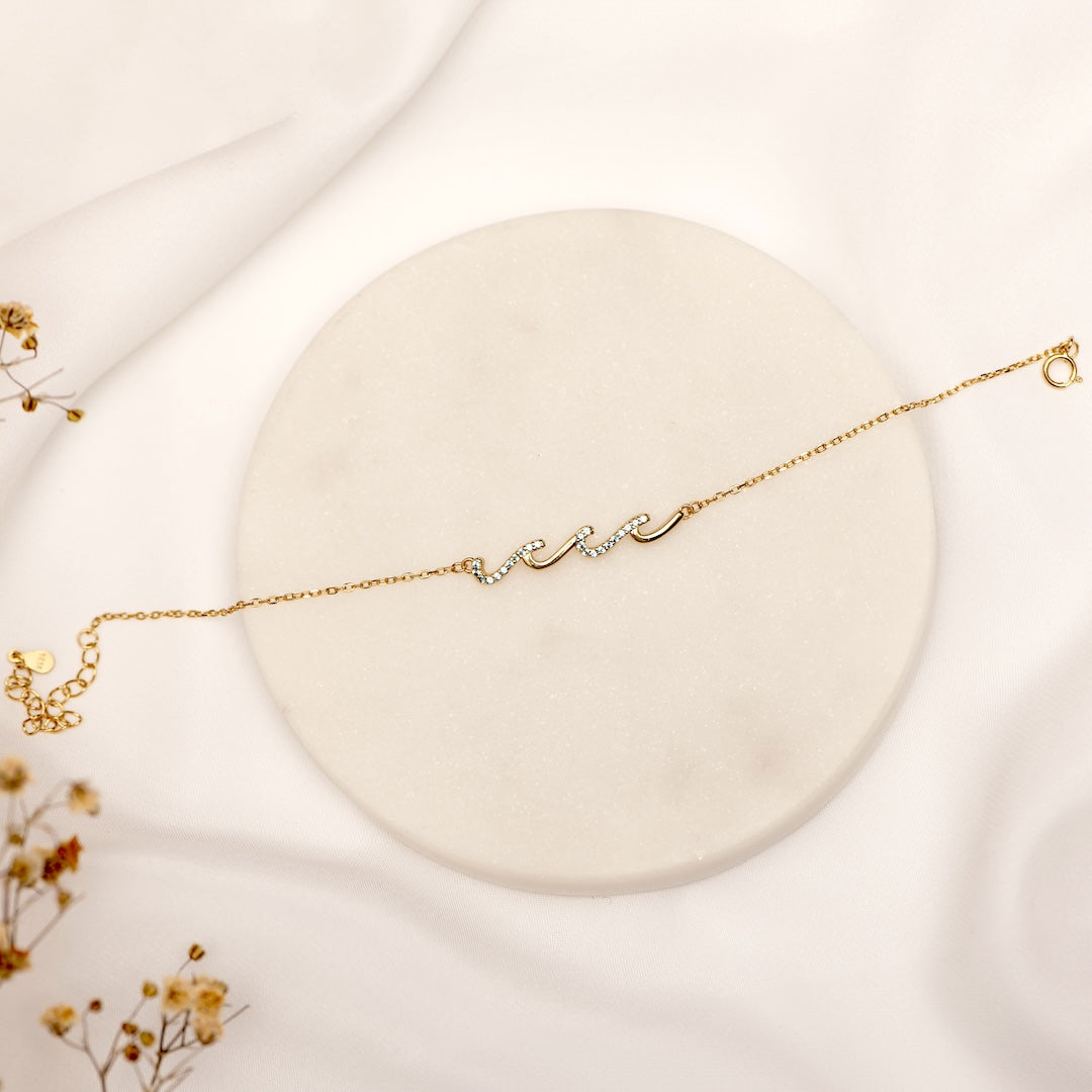 Edmonton Essence™ | Stylish Wave Bracelet
