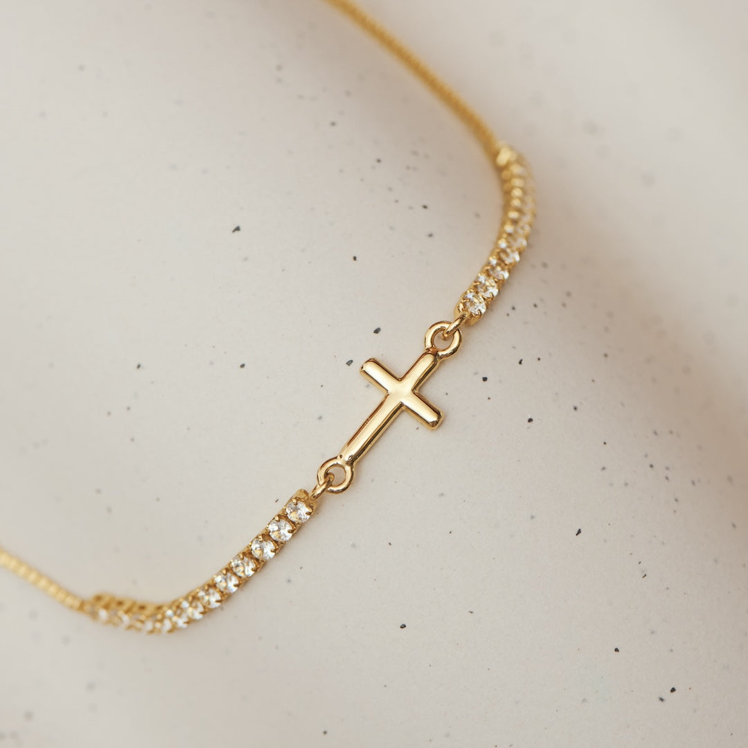 Edmonton Essence™ | Stylish Cross Bracelet
