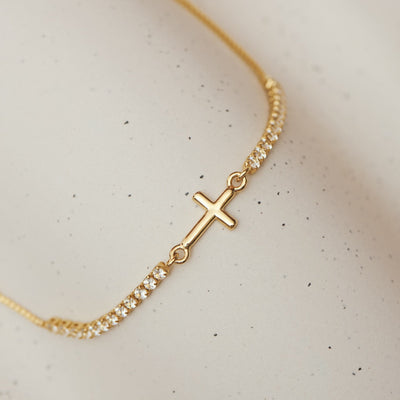 Edmonton Essence™ | Stylish Cross Bracelet