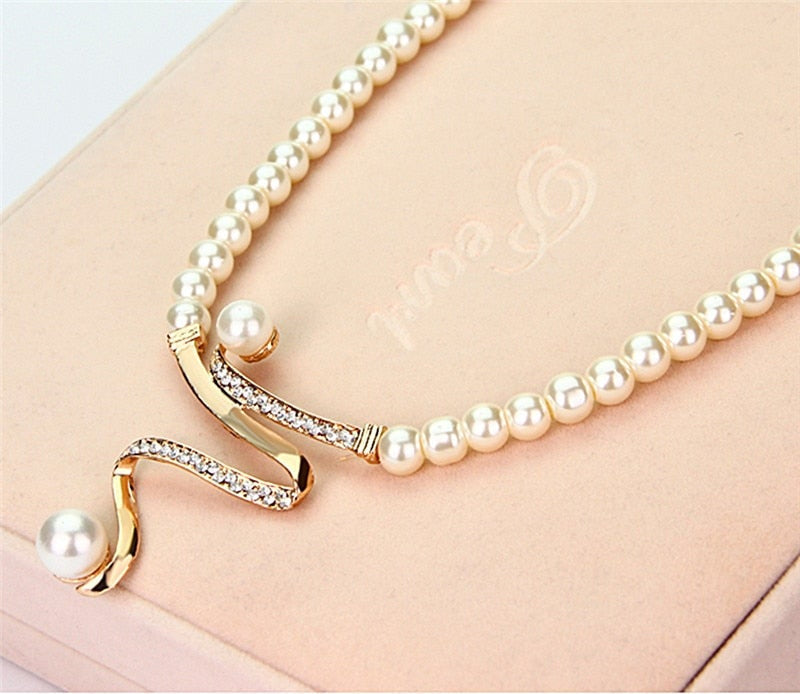 Vénus | Collier et boucles d'oreilles en perles
