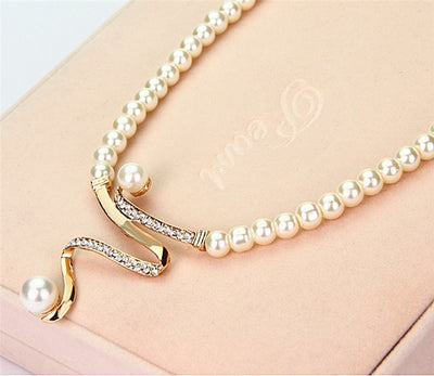 Vénus | Collier et boucles d'oreilles en perles