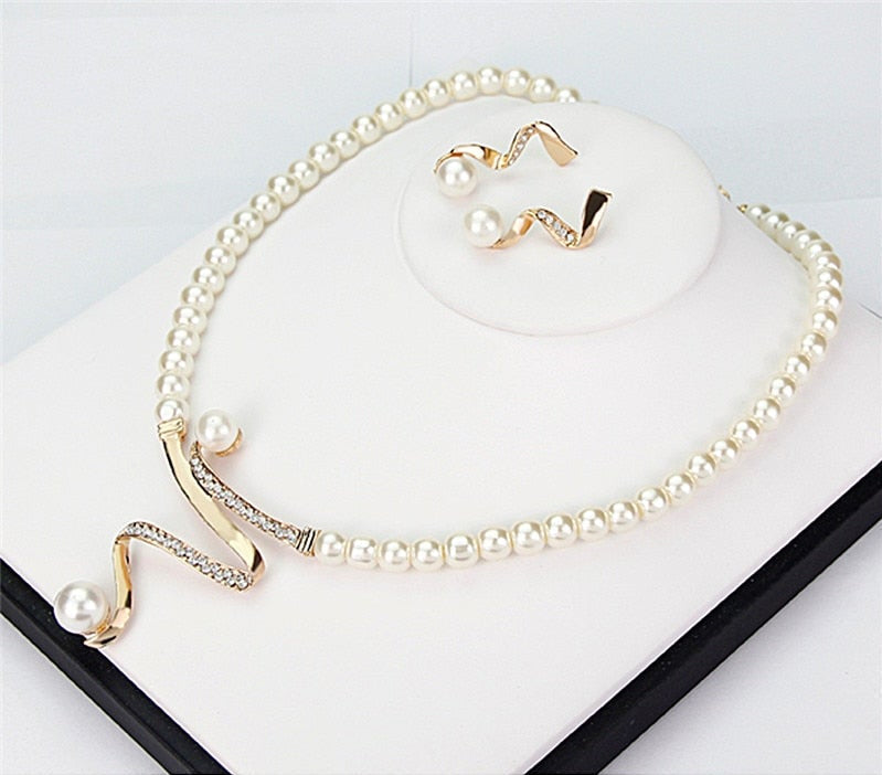 Vénus | Collier et boucles d'oreilles en perles
