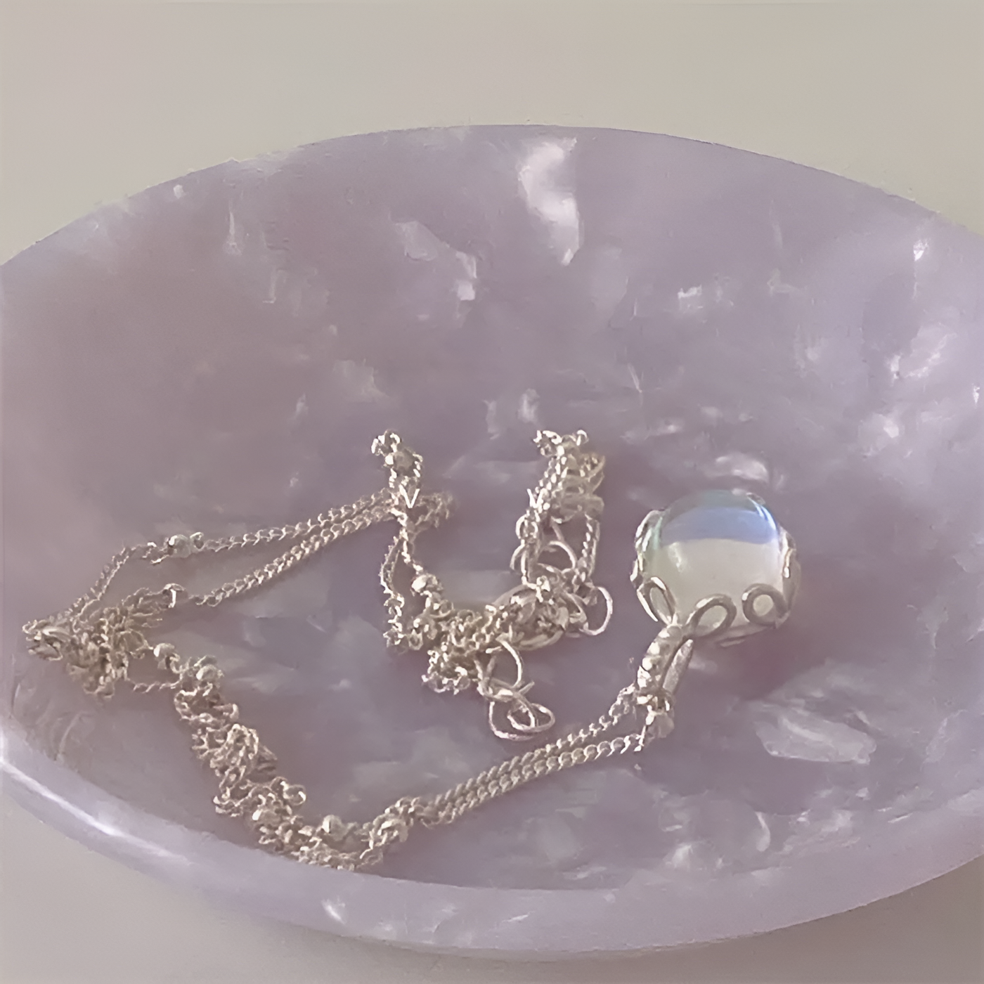 Collier pendentif rond en pierre de lune