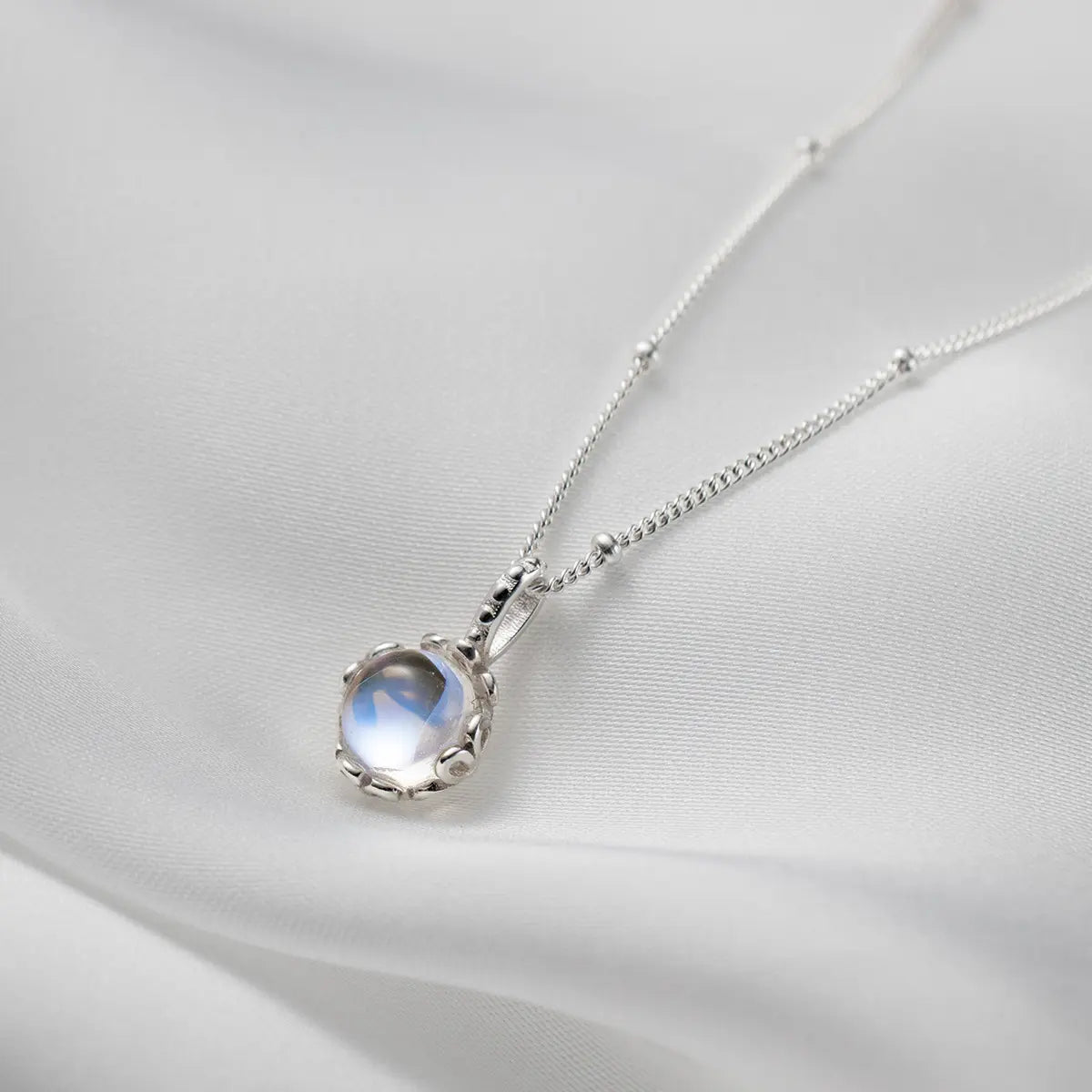 Collier pendentif rond en pierre de lune