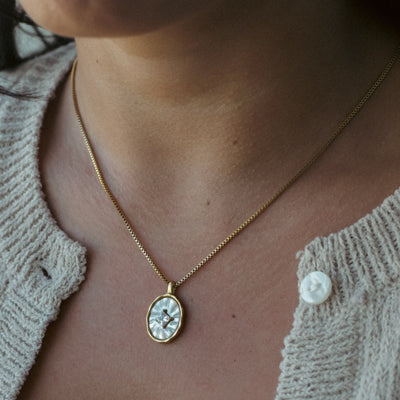 AURORA – Collier Élégant en Acier Inoxydable Doré