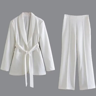 Tariro – Ensemble Tailleur Moderne avec Blazer Cintré et Pantalon Chic