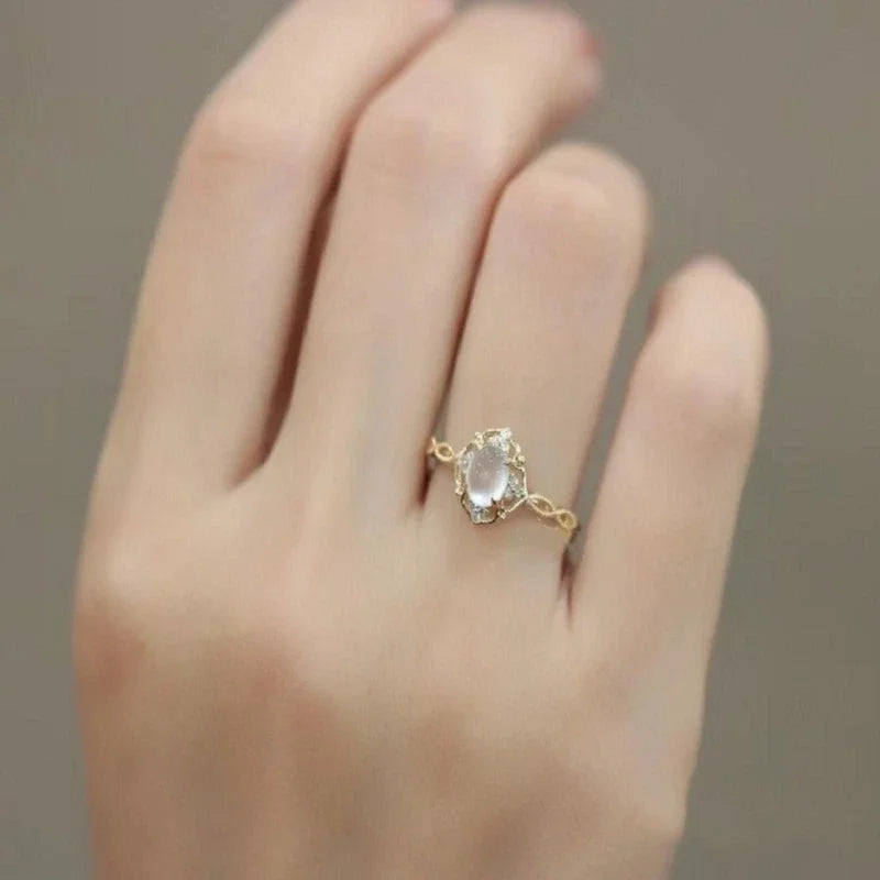 Bague fleur en pierre de lune