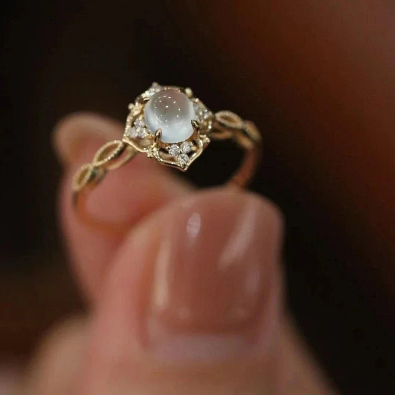 Bague fleur en pierre de lune