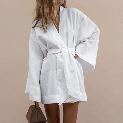 Jade - Mini-robe élégante en dentelle avec laçage