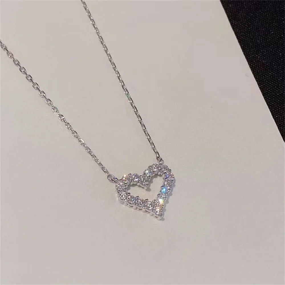 Collier avec cœur de superbes diamants indiscernables du vrai