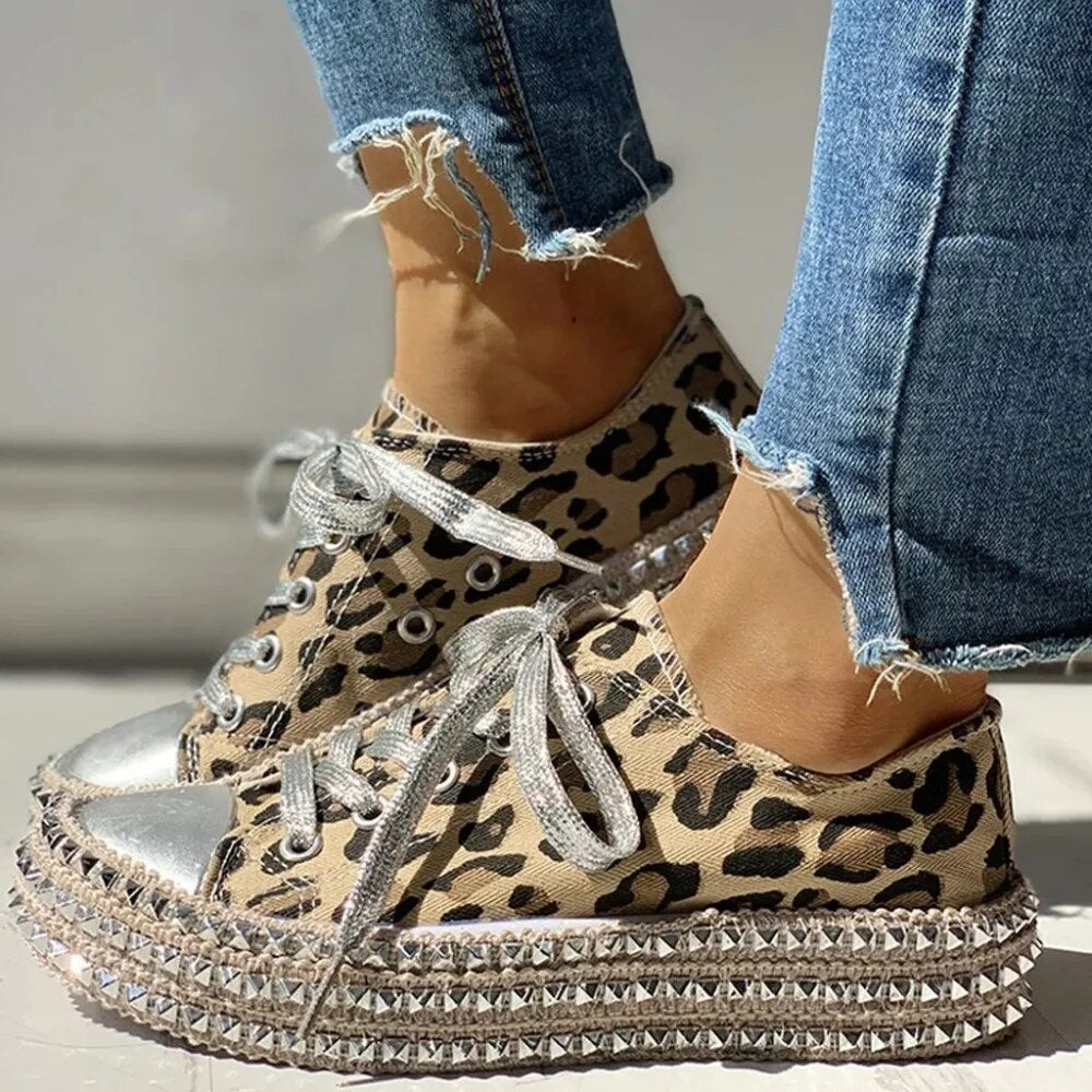 Baskets Montantes Léopard pour Femme avec Accents Métalliques