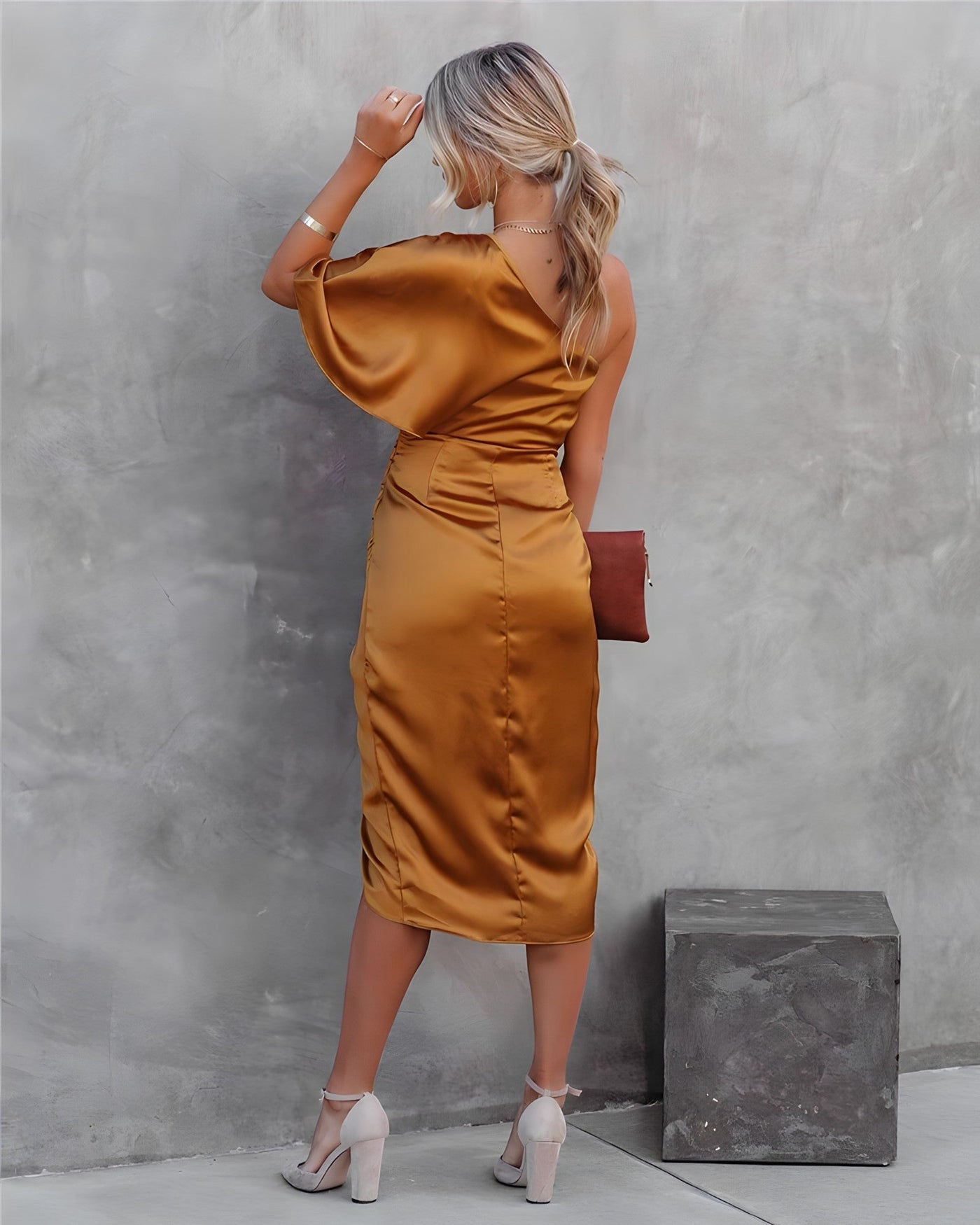 Amélie - Robe de cocktail en soie avec bretelles spaghetti