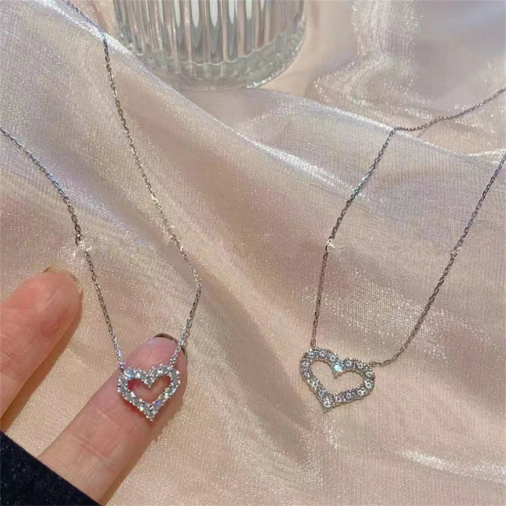 Collier avec cœur de superbes diamants indiscernables du vrai