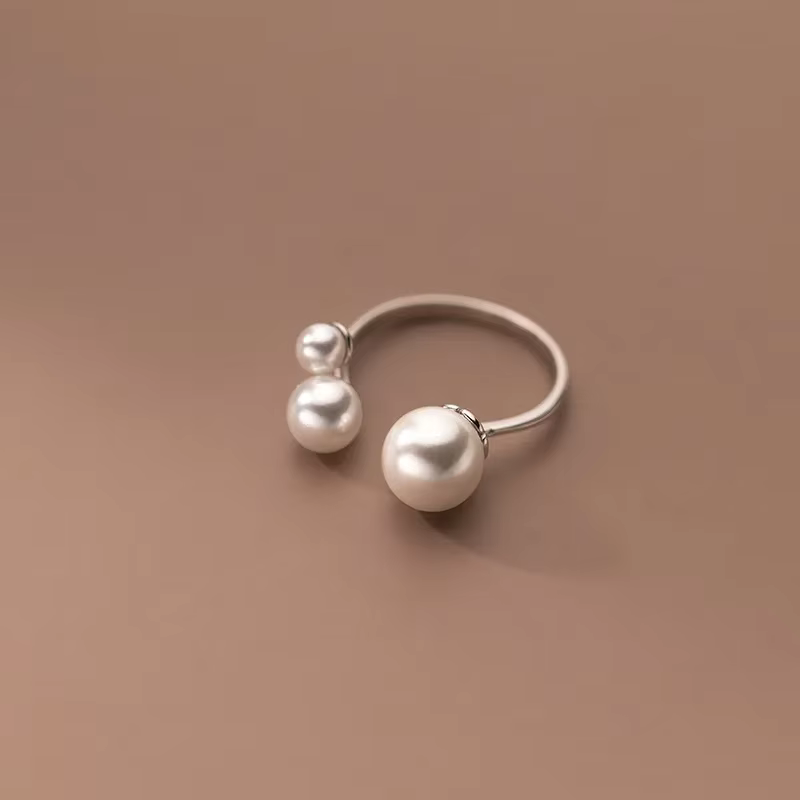Bague ajustable en perles d'eau douce