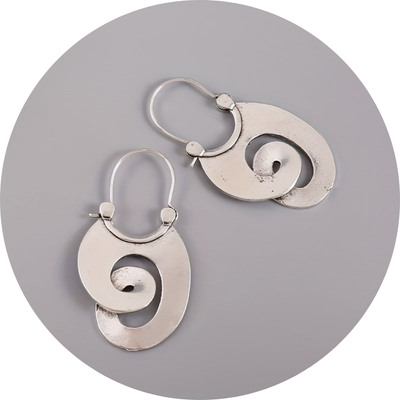 Naia – Boucles Vintage en Argent Vieilli