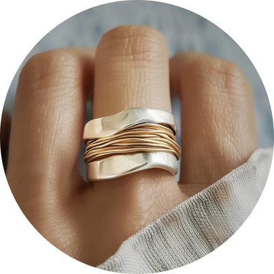 Beau – Bague en Argent aux Fils Dorés