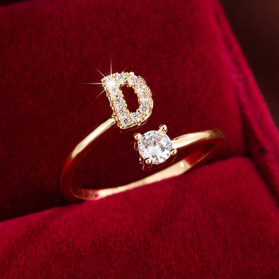 Bague initiale personnalisée en zircons scintillants